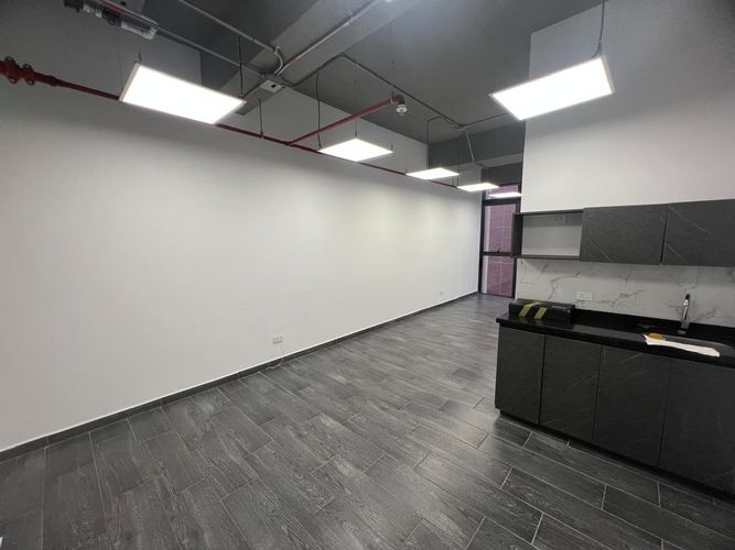 Oficina en arriendo en El Poblado, Medellín, 35 m² · foto 2 de 11