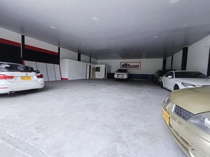 Bodega en arriendo en Prados Del Norte, Cali, 296 m² · foto 2 de 11