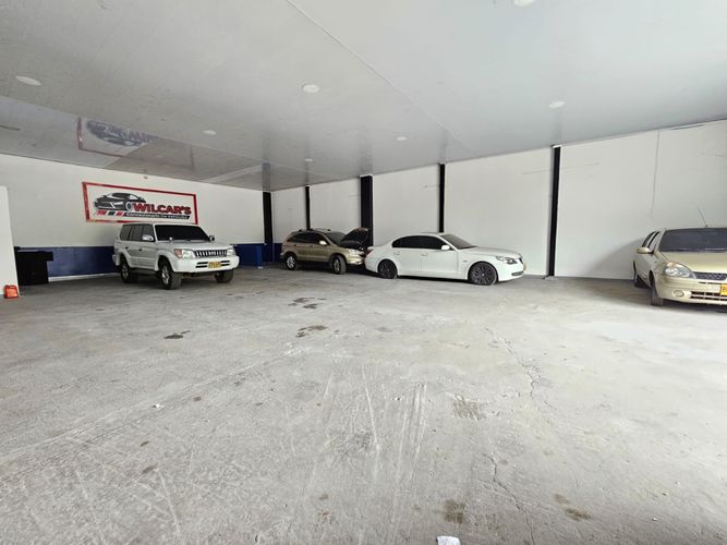 Bodega en arriendo en Prados Del Norte, Cali, 296 m² · foto 3 de 11