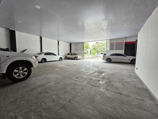 Bodega en arriendo en Prados Del Norte, Cali, 296 m² · foto 4 de 11