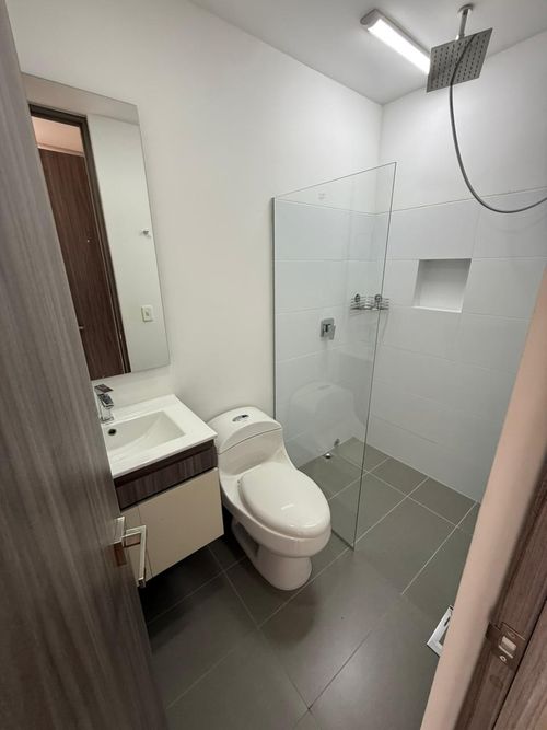 Apartamento de 3 alcobas en arriendo en Camino Verde, Envigado, 170 m² · foto 21 de 23