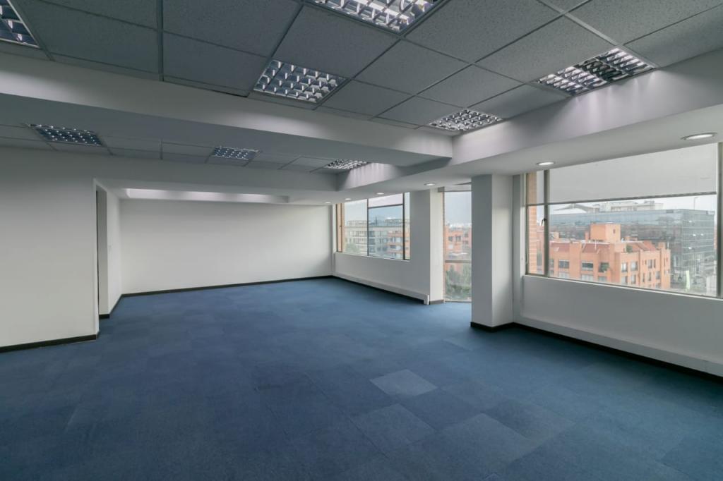 Oficina en Arriendo en Santa Barbara, Bogotá