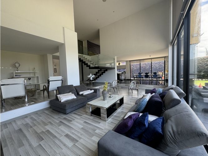 Casa de 4 alcobas en venta en Siberia, Cota, 315 m² · foto 4 de 24