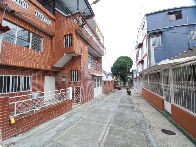 Casa de 11 alcobas en venta en Jordan, Ibagué, 324 m² · foto 2 de 24