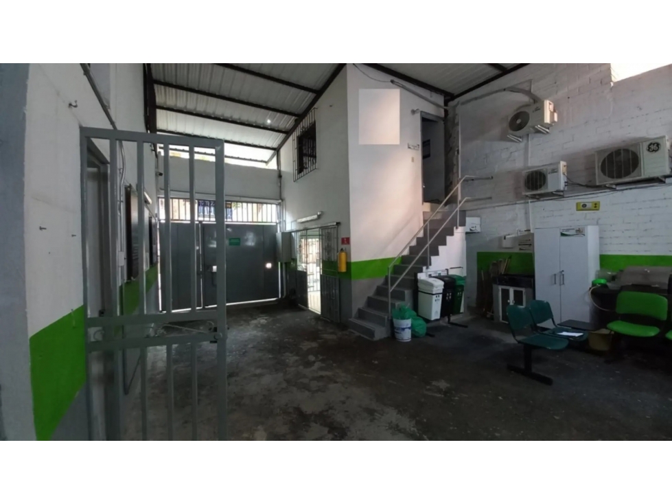 Warehouse for sale in Laureles, Medellín 2