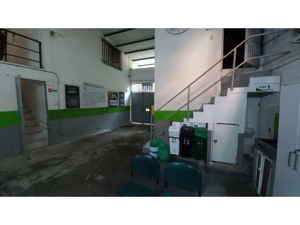 Warehouse for sale in Laureles, Medellín 3