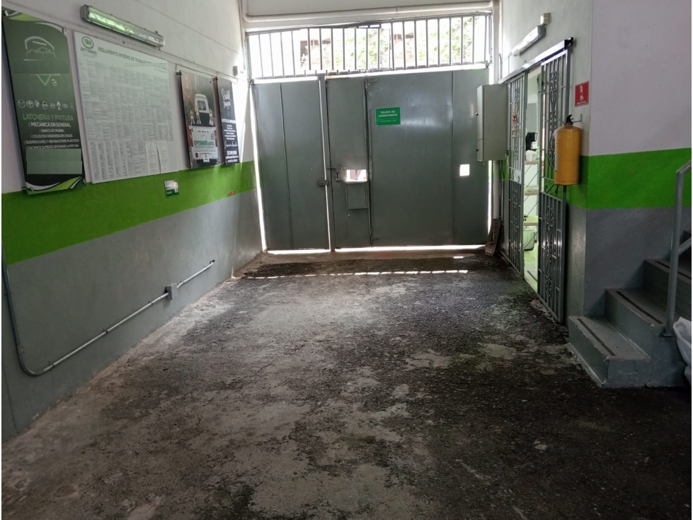 Warehouse for sale in Laureles, Medellín 4