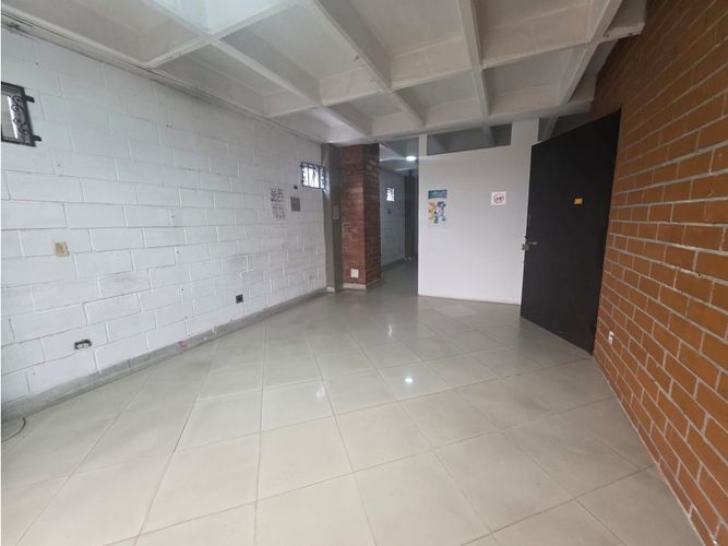 Bodega en arriendo en San Pablo Guayabal, Medellín, 100 m² · foto 3 de 11