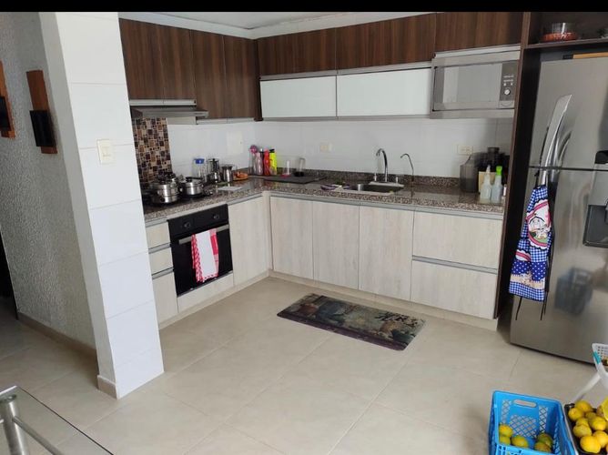Casa de 5 alcobas en venta en San Alonso, Bucaramanga, 250 m² · foto 8 de 16