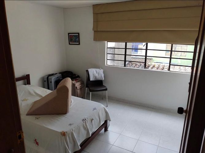 Casa de 5 alcobas en venta en San Alonso, Bucaramanga, 250 m² · foto 2 de 16