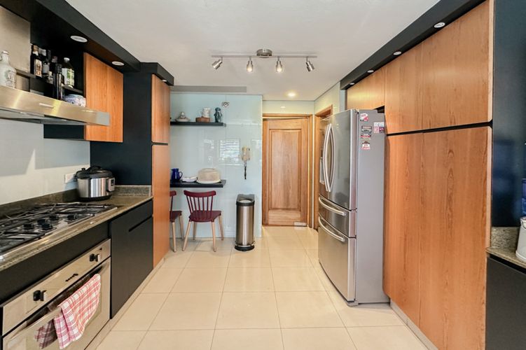 Apartamento de 3 alcobas en venta en Los Rosales, Bogotá, 200 m² · foto 9 de 24