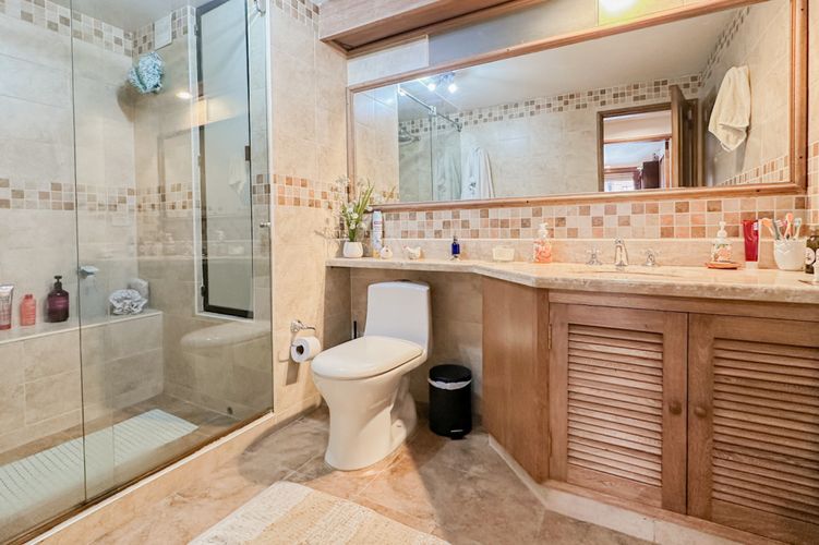 Apartamento de 3 alcobas en venta en Los Rosales, Bogotá, 200 m² · foto 16 de 24