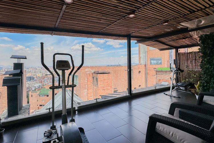 Apartamento de 3 alcobas en venta en Los Rosales, Bogotá, 200 m² · foto 21 de 24
