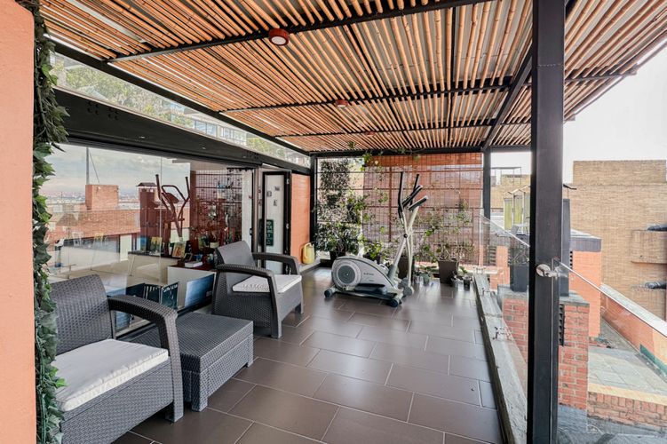 Apartamento de 3 alcobas en venta en Los Rosales, Bogotá, 200 m² · foto 22 de 24
