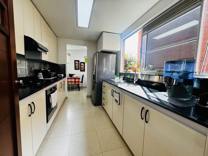 Casa de 3 alcobas en venta en Loma Benedictinos, Medellín, 220 m² · foto 3 de 24