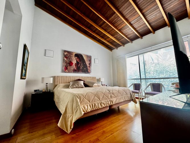 Casa de 3 alcobas en venta en Loma Benedictinos, Medellín, 220 m² · foto 7 de 24