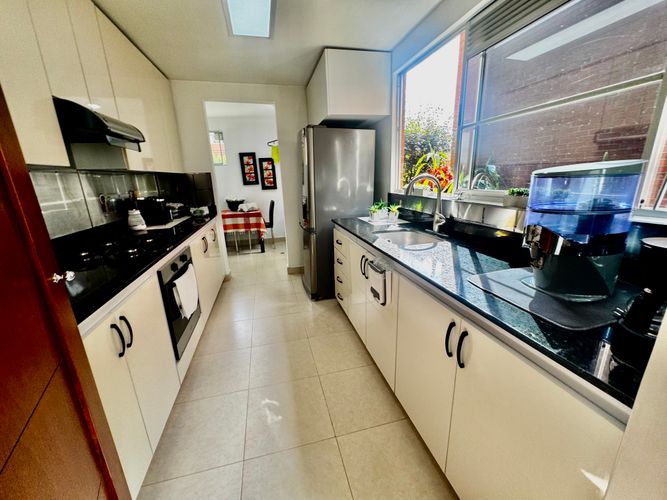 Casa de 3 alcobas en venta en Loma Benedictinos, Medellín, 220 m² · foto 8 de 24