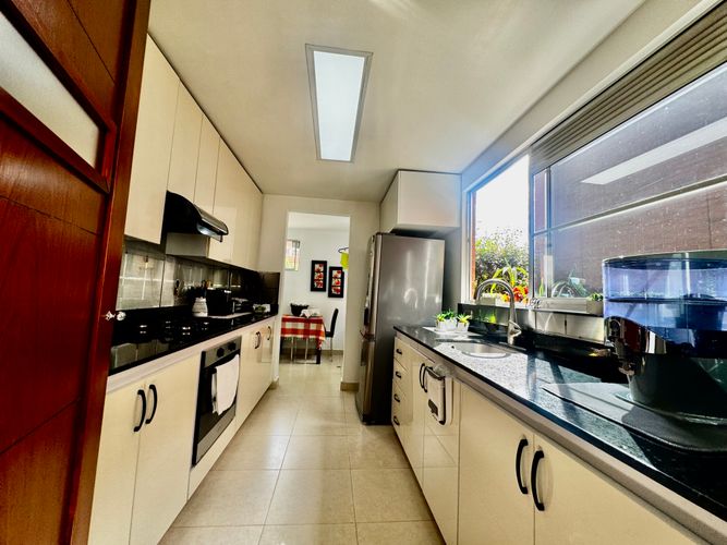 Casa de 3 alcobas en venta en Loma Benedictinos, Medellín, 220 m² · foto 9 de 24