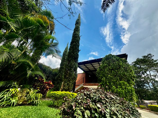 Casa de 3 alcobas en venta en Loma Benedictinos, Medellín, 220 m² · foto 13 de 24