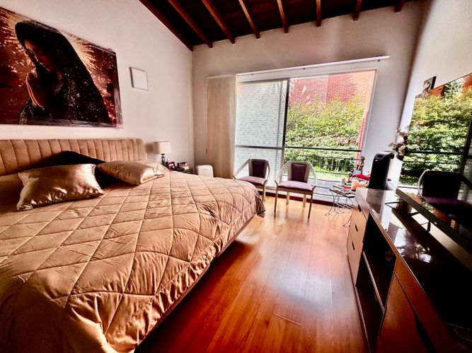 Casa de 3 alcobas en venta en Loma Benedictinos, Medellín, 220 m² · foto 14 de 24