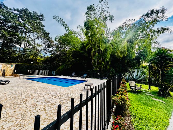 Casa de 3 alcobas en venta en Loma Benedictinos, Medellín, 220 m² · foto 16 de 24