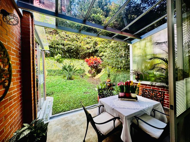 Casa de 3 alcobas en venta en Loma Benedictinos, Medellín, 220 m² · foto 22 de 24