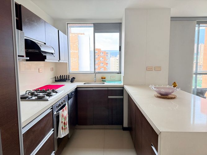 Apartamento de 3 alcobas en arriendo en El Poblado, Medellín, 116 m² · foto 6 de 20