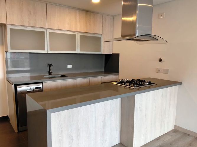 Apartamento de 2 alcobas en arriendo en El Poblado, Medellín, 81 m² · foto 2 de 16
