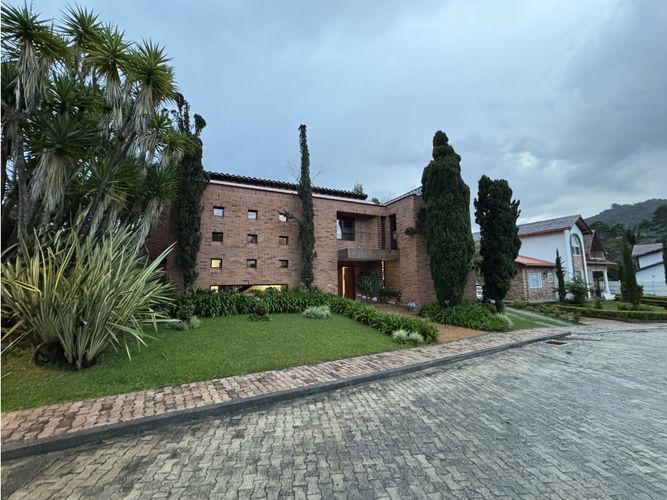 Casa de 4 alcobas en venta en El Retiro, 316 m² · foto 2 de 24