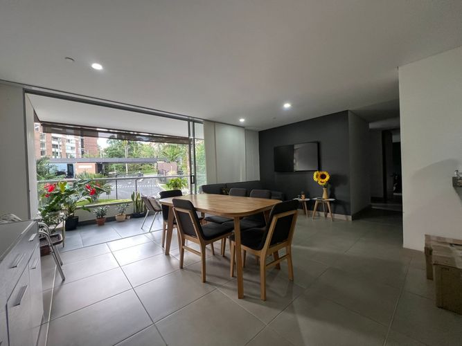 Apartamento de 3 alcobas en arriendo en Cumbres, Envigado, 103 m² · foto 2 de 14