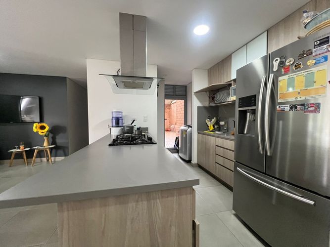 Apartamento de 3 alcobas en arriendo en Cumbres, Envigado, 103 m² · foto 4 de 14