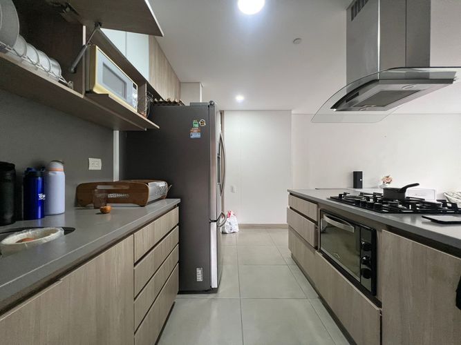 Apartamento de 3 alcobas en arriendo en Cumbres, Envigado, 103 m² · foto 3 de 14