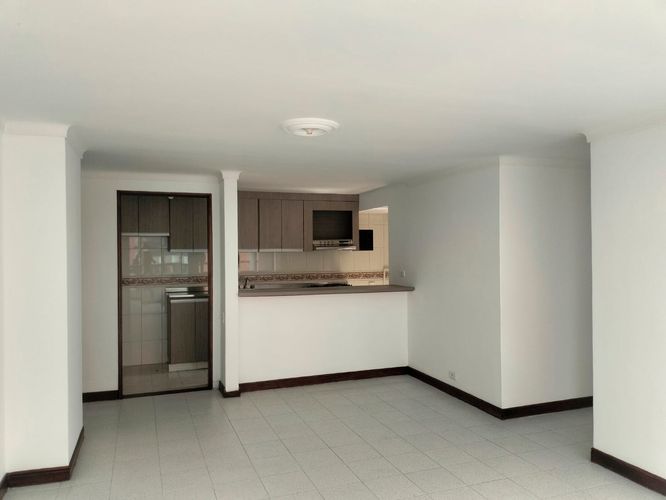 Apartamento de 2 alcobas en arriendo en El Poblado, Medellín, 75 m² · foto 6 de 14
