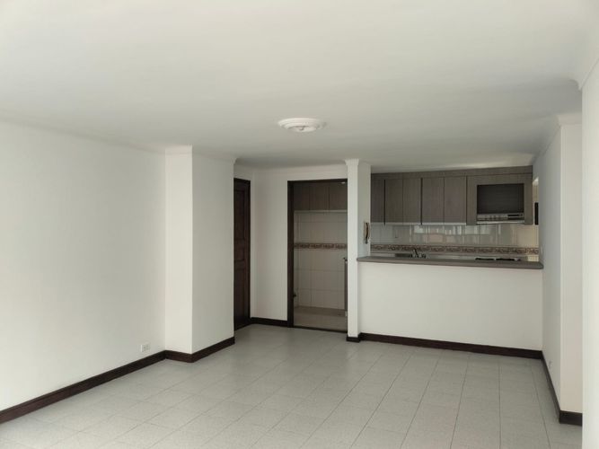 Apartamento de 2 alcobas en arriendo en El Poblado, Medellín, 75 m² · foto 2 de 14