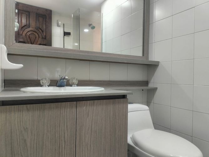 Apartamento de 2 alcobas en arriendo en El Poblado, Medellín, 75 m² · foto 13 de 14