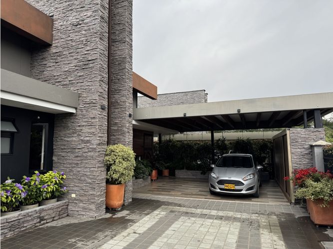 Casa de 4 alcobas en venta en Llano Grande, Rionegro, 320 m² · foto 2 de 24