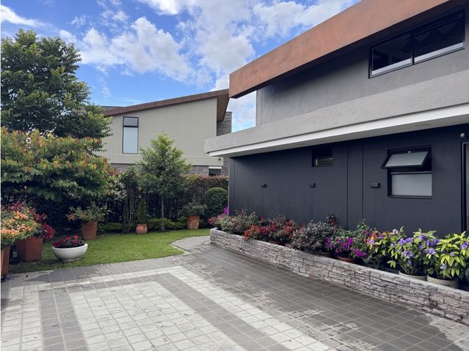 Casa de 4 alcobas en venta en Llano Grande, Rionegro, 320 m² · foto 3 de 24