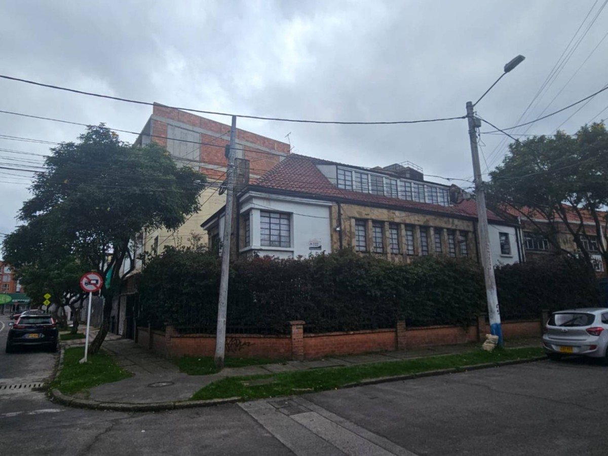 Casa en venta en Galerias, Bogotá · foto 2 de 16