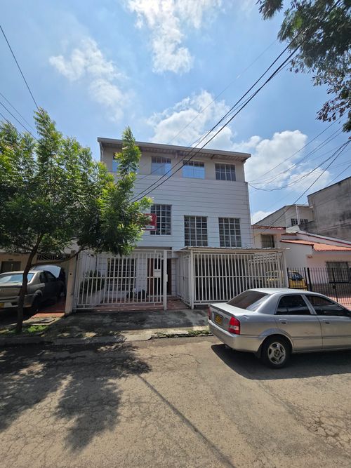 Casa de 10 alcobas en venta en Camino Real, Cali, 377 m² · foto 2 de 24