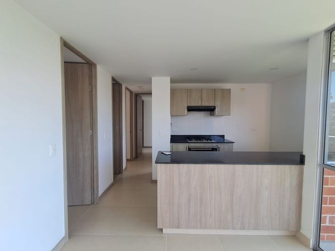 Apartamento de 3 alcobas en arriendo en Los Colegios, Rionegro, 78 m² · foto 2 de 15