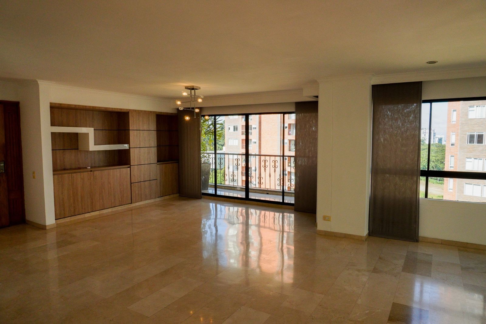 Apartamento en venta en Pinares, Pereira · foto 2 de 17