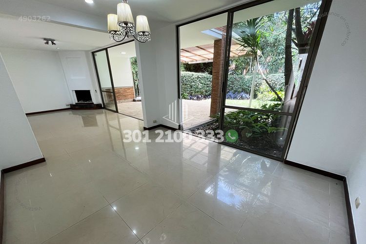 Casa de 3 alcobas en venta en Loma Del Chocho, Envigado, 240 m² · foto 8 de 24