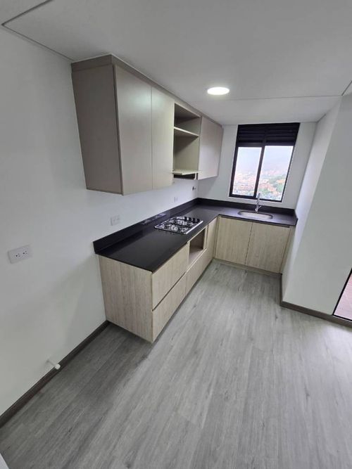 Apartamento de 3 alcobas en arriendo en Las Palmas, Medellín, 74 m² · foto 3 de 19