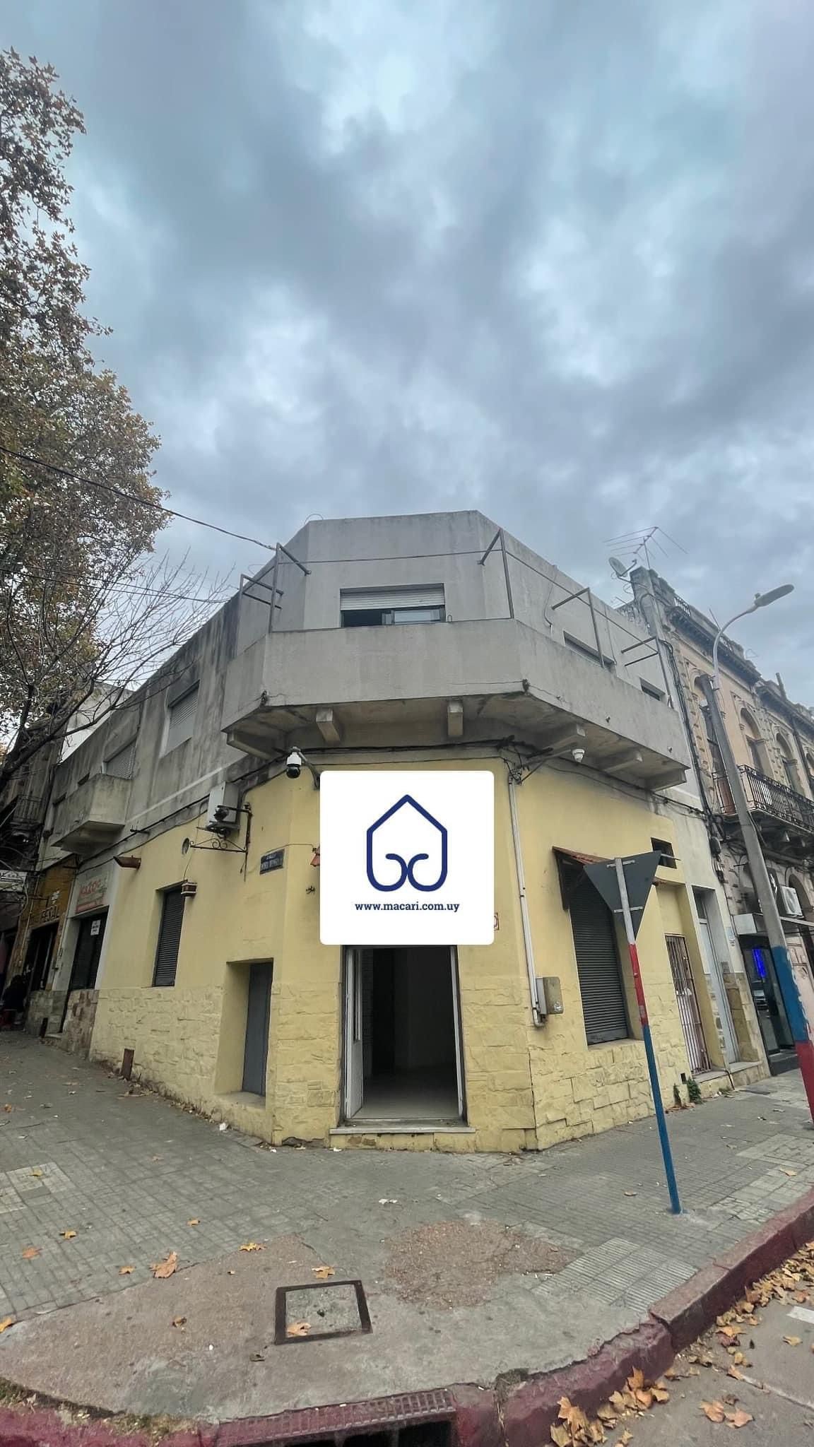 Excepcional Local Comercial con Doble Frente Estratégico en Domingo Aramburu y Porongos.