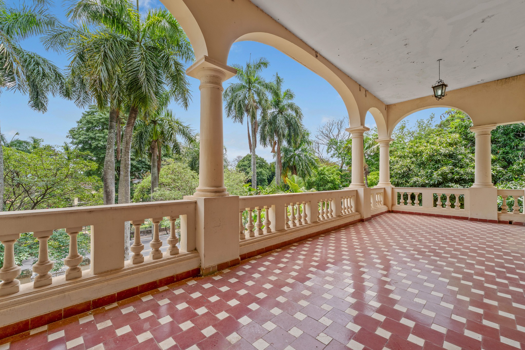 ALQUILER CON OPCION A COMPRA. INMUEBLE SOBRE AVDA. MCAL LÓPEZ - Al lado de la Embajada Americana. — foto 2