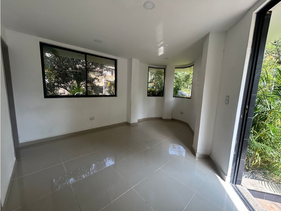 Local en arriendo en Laureles, Medellín, 20 m² · foto 2 de 6