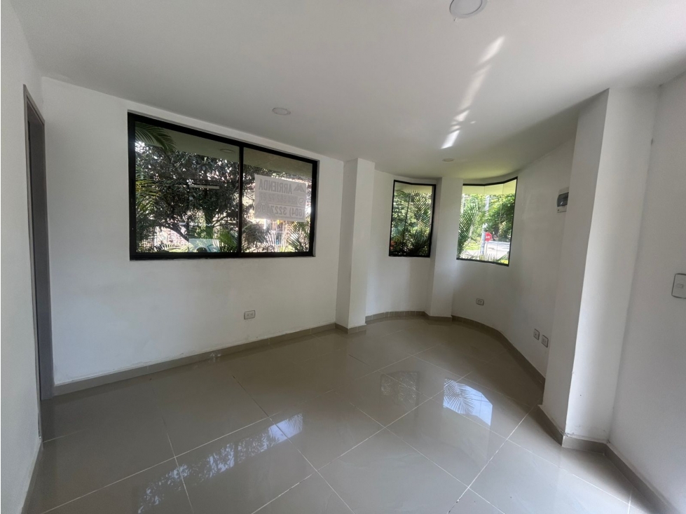 Local en arriendo en Laureles, Medellín, 20 m² · foto 3 de 6