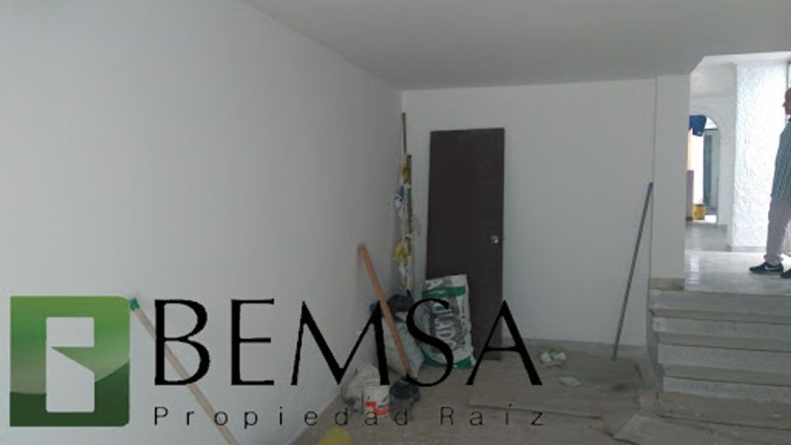 Local en arriendo en Los Colores, Medellín, 20 m² · foto 2 de 5