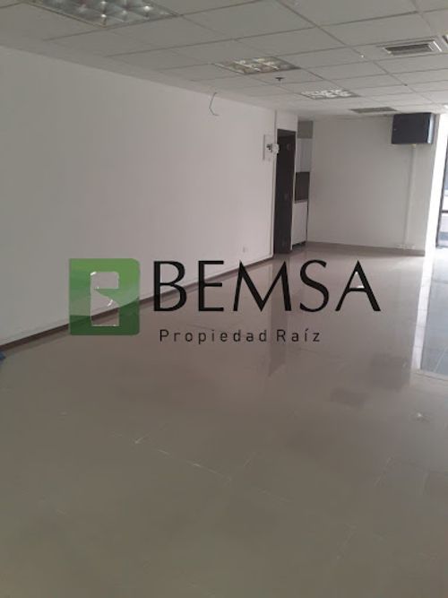 Oficina en arriendo en La Candelaria, Medellín, 54 m² · foto 2 de 4