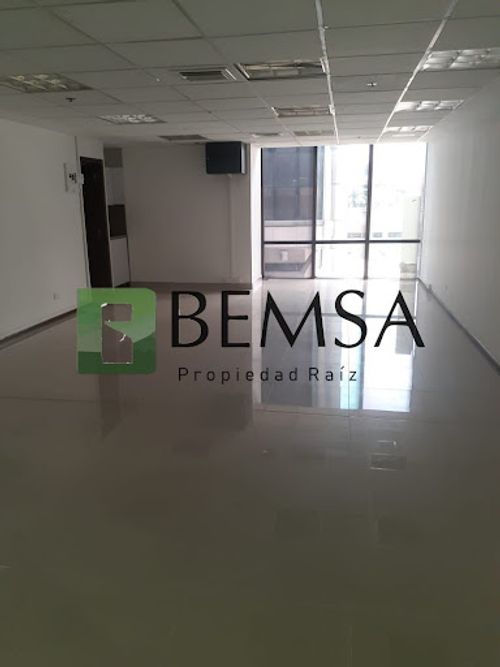 Oficina en arriendo en La Candelaria, Medellín, 54 m² · foto 3 de 4